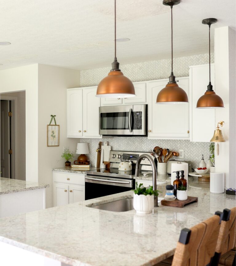 Guide to Pendant Lights Over Kitchen Island (Height, Spacing, and More ...