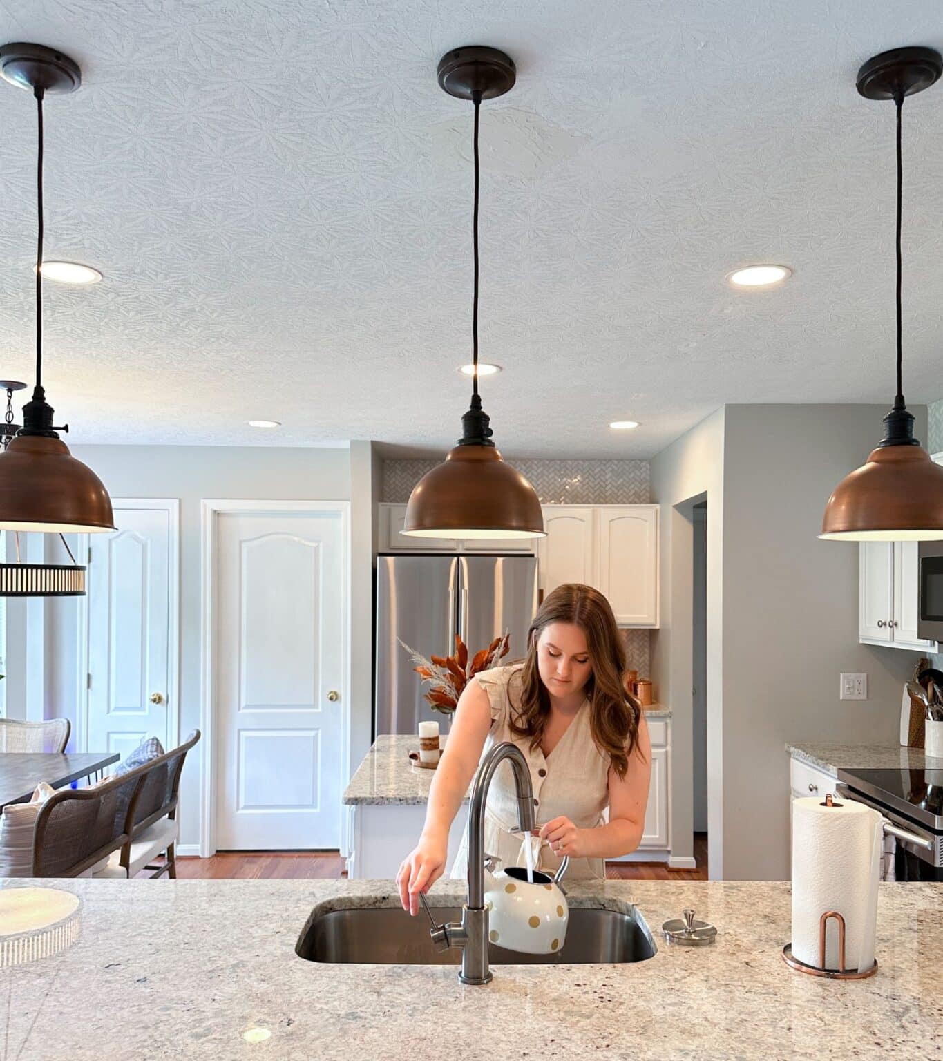 Guide to Pendant Lights Over Kitchen Island (Height, Spacing, and More ...