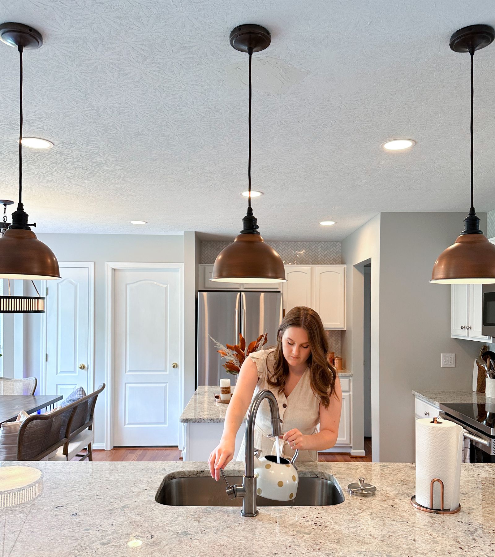 Guide to Pendant Lights Over Kitchen Island (Height, Spacing, and More ...