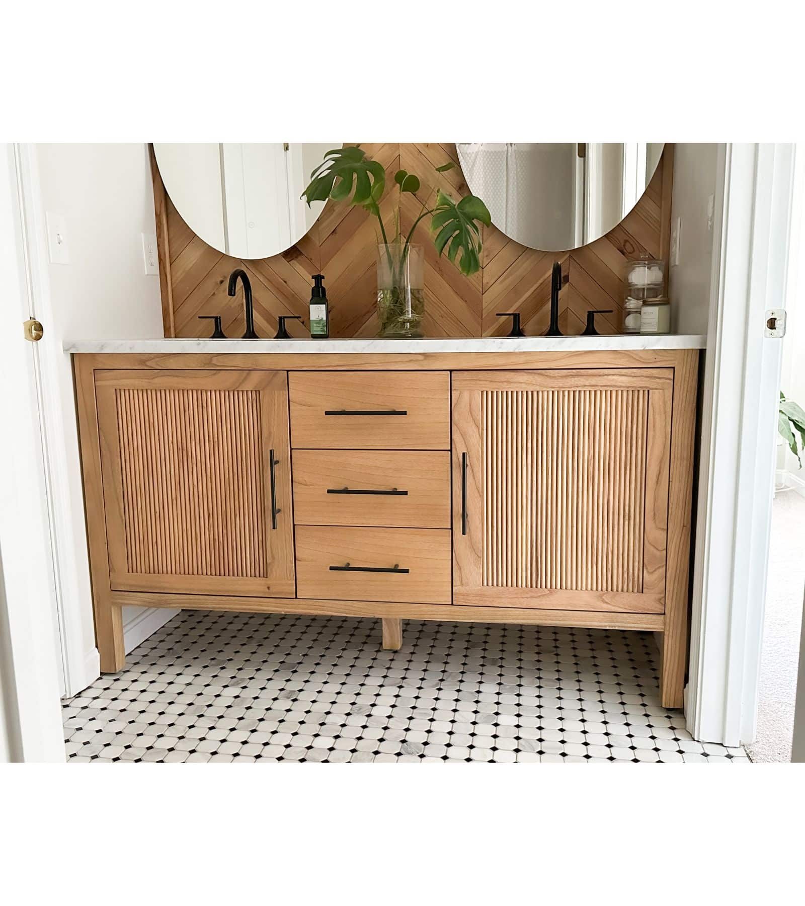 DIY Beautiful Organic Modern Bathroom Reveal | STUNNING Before and ...