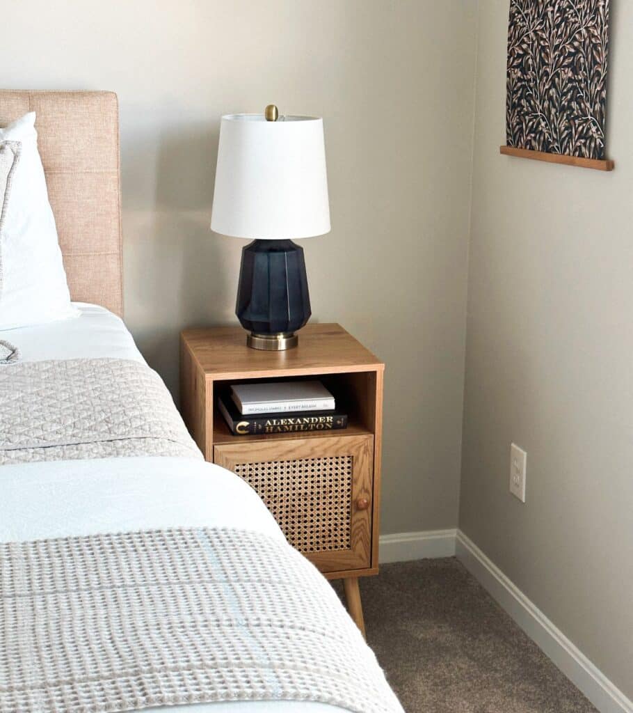 what size nightstand for queen bed