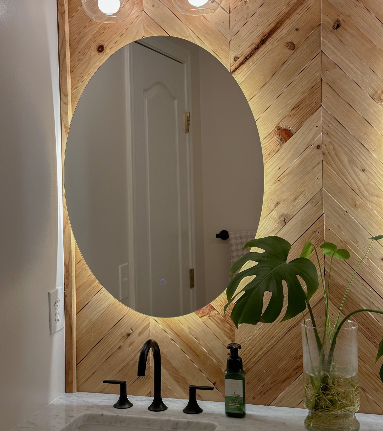 should-bathroom-mirror-be-same-width-as-vanity-complete-size-guide