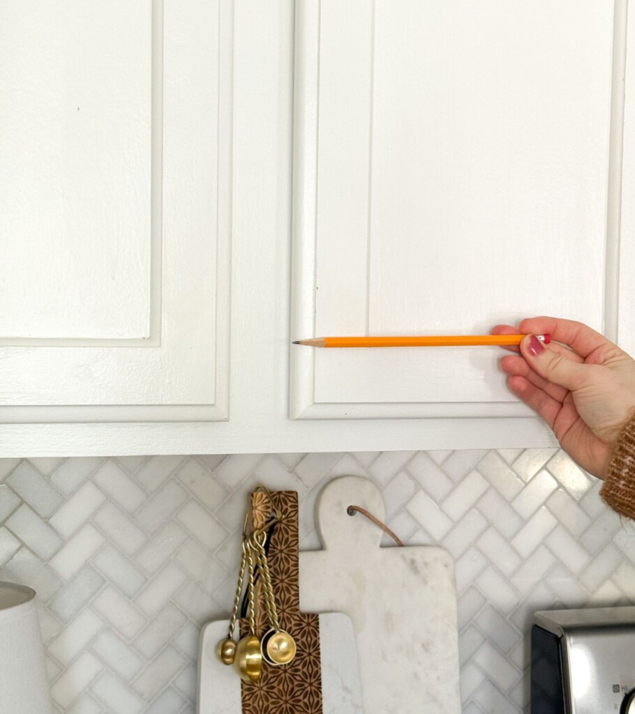 how to replace cabinet hardware